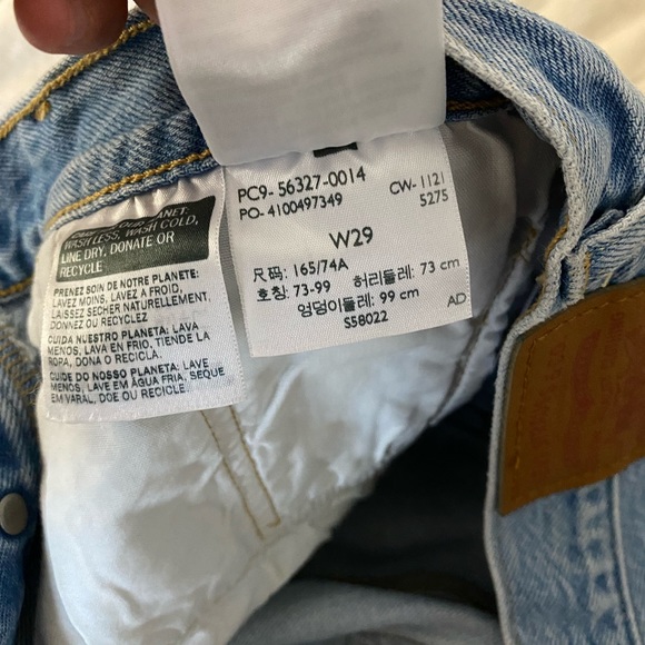 BNWT Levi’s 501 High-Rise Denim Shorts - Picture 5 of 8